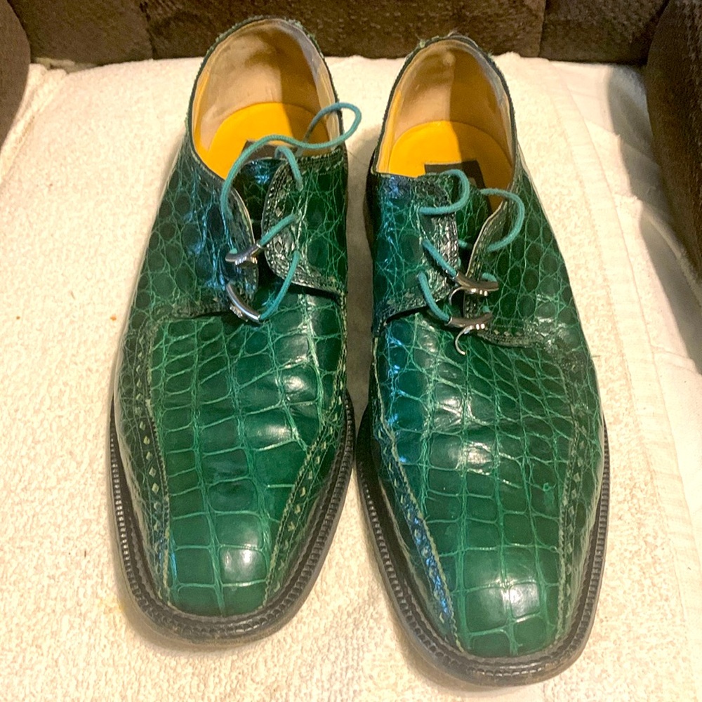 Mauri full genuine alligators green with Mauri emblem on shoe laces size 12